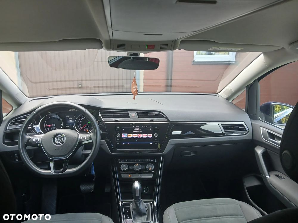 Volkswagen Touran - 17