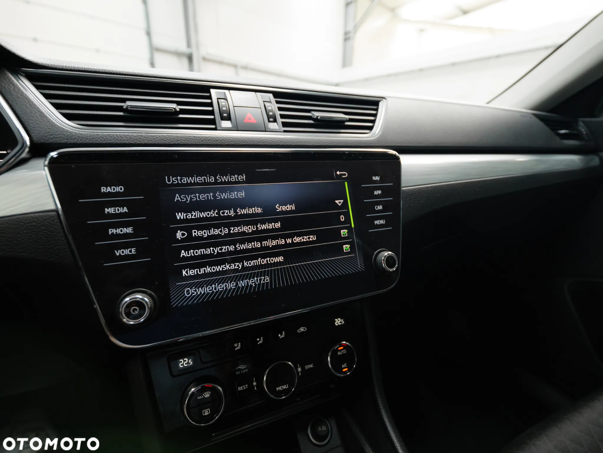 Skoda Superb 2.0 TDI SCR Ambition - 35