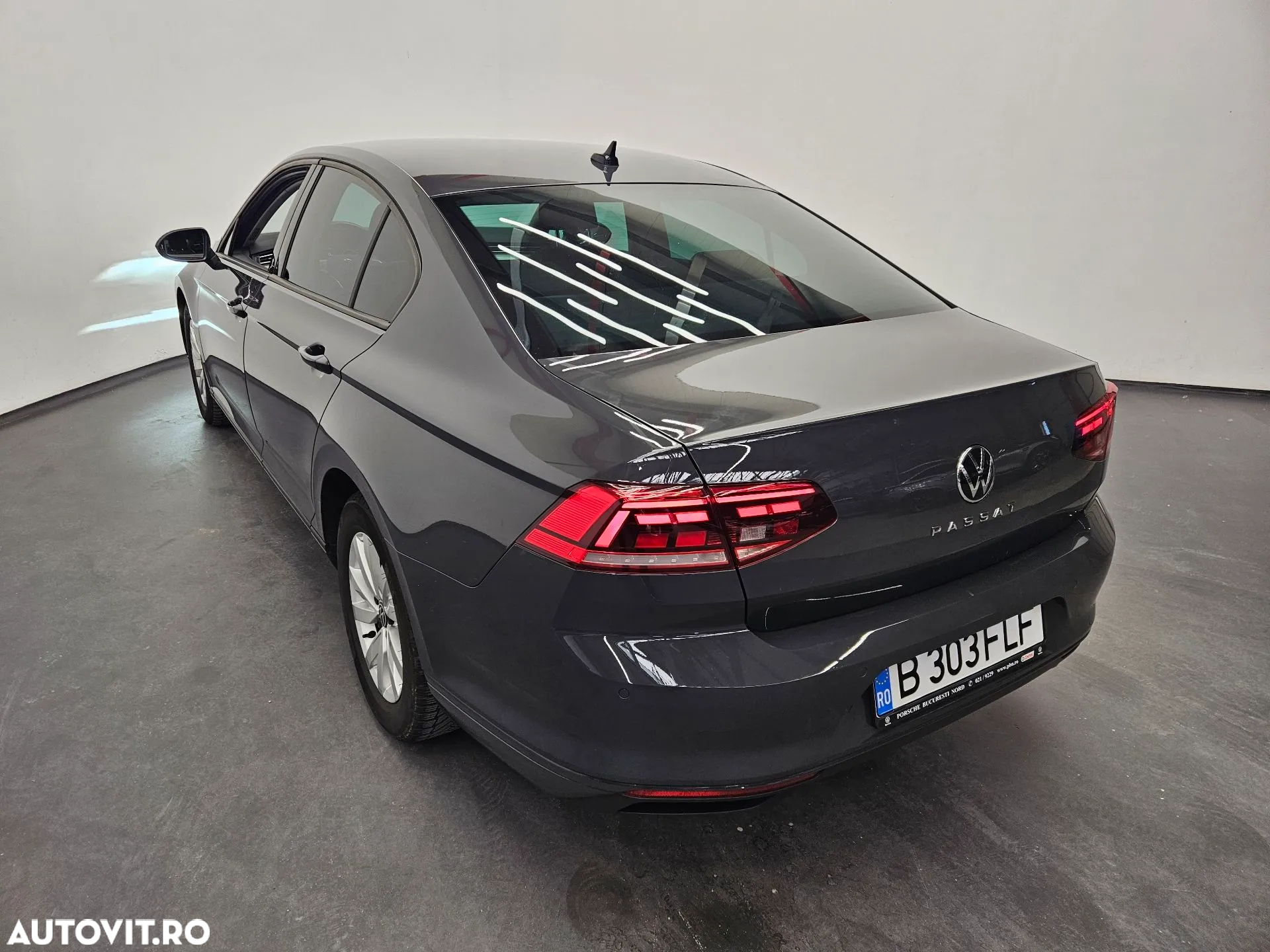 Volkswagen Passat - 2