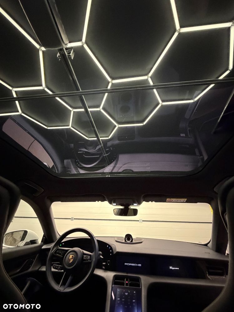 Porsche Taycan 4 - 21
