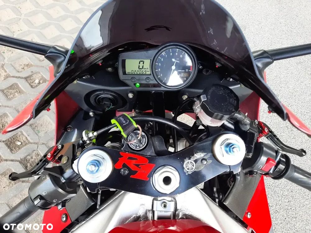 Yamaha R1 - 14