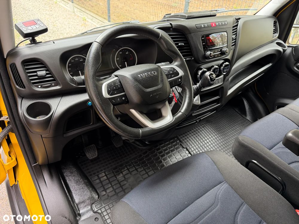 Iveco 35S16 3.0l Chłodnia 8 Palet / Agregat Carrier Viento / Izoterma RomCar / Unikatowy stan / Nowe opony / Serwisowany w aso / FV23% - 28