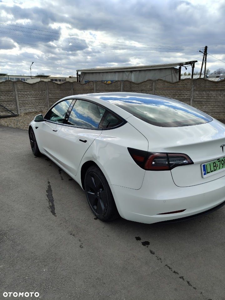 Tesla Model 3 - 4