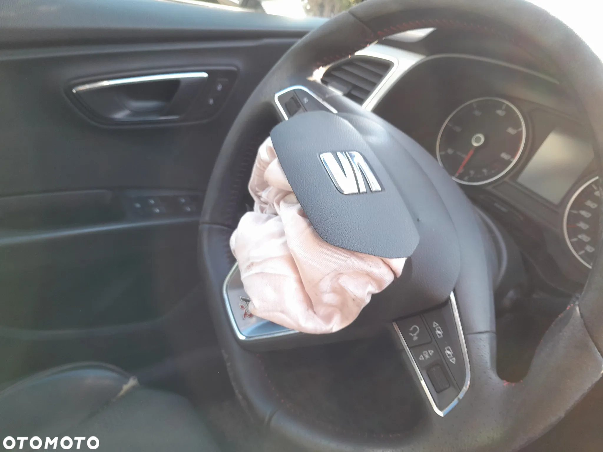 SEAT LEON III KONSOLA DESKA ROZDZIELCZA PO WYPADKOWA WYSTRZELONE PODUCHY - 4