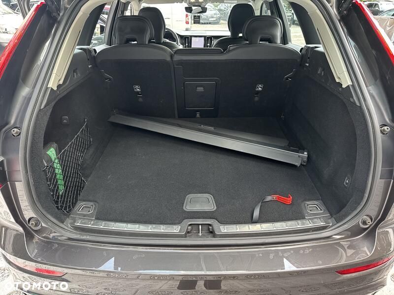 Volvo XC 60 B4 B Plus Dark - 18