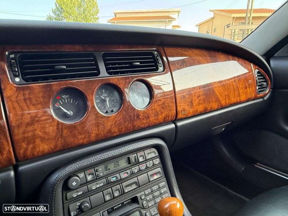 Jaguar XK XKR 4.0 Convertible - 32