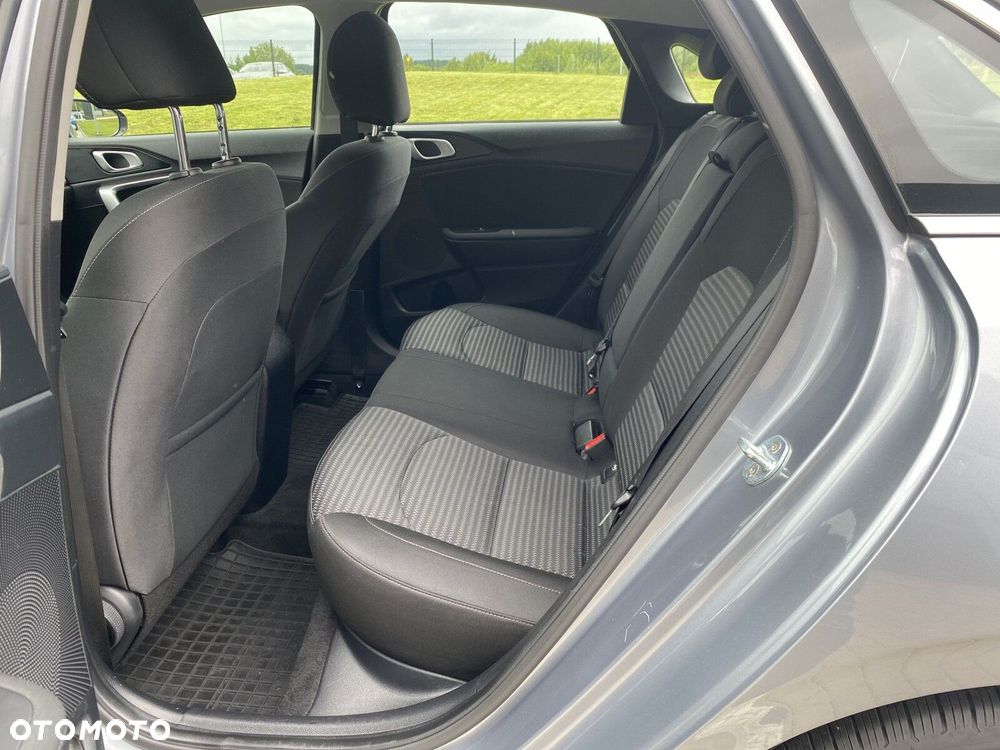 Kia Ceed - 11