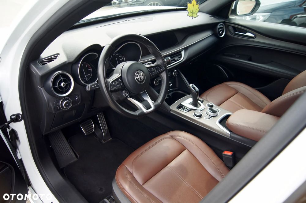Alfa Romeo Stelvio 2.0 Turbo 16V AT8-Q4 Ti - 8