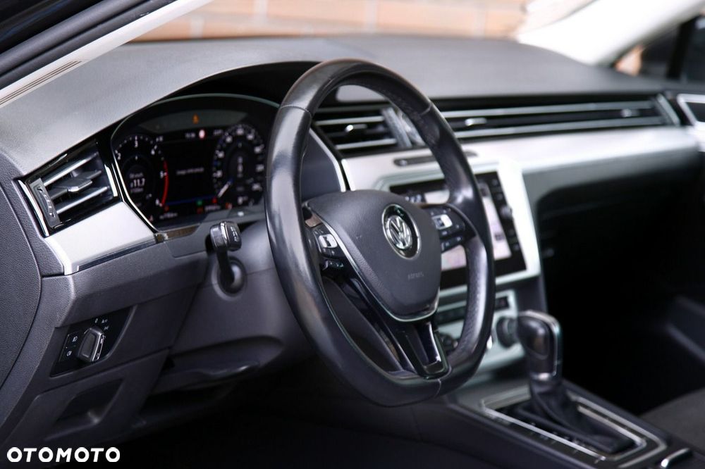 Volkswagen Passat - 13