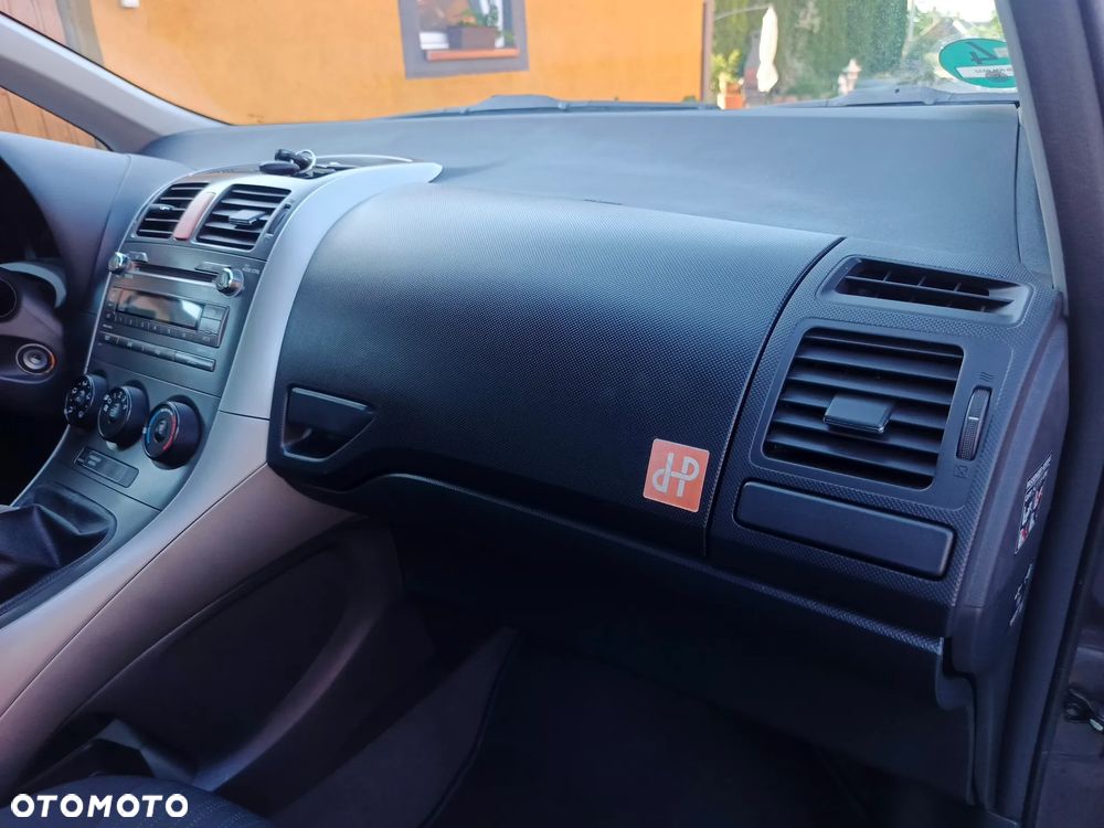 Toyota Auris 1.4 VVT-i Terra - 34