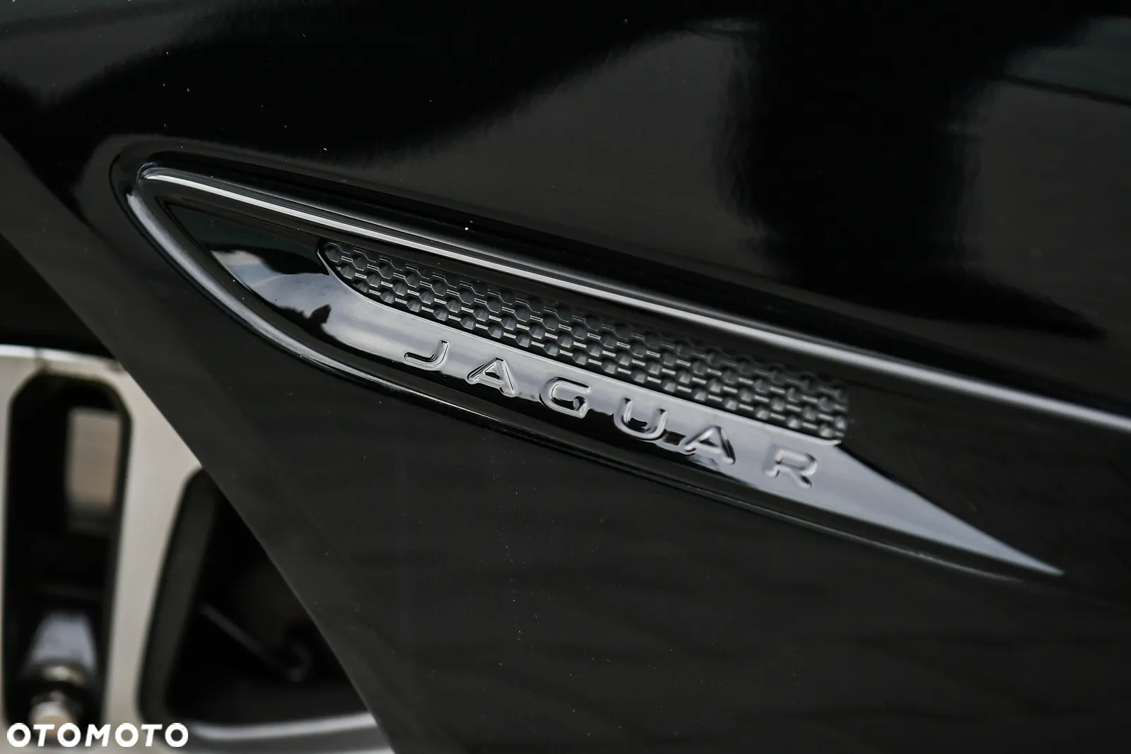 Jaguar XE 2.0 D180 R-Dynamic S - 27