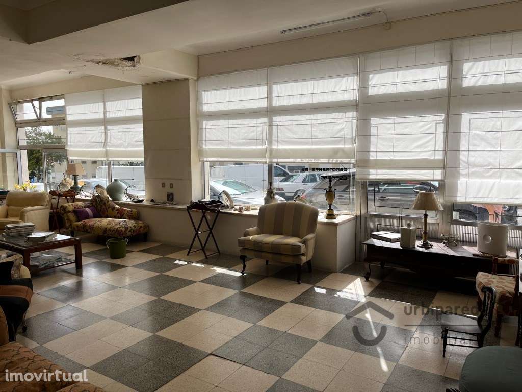 Loja em Oeiras com 400m2, com dois pisos, disponível. - Grande imagem: 2/24