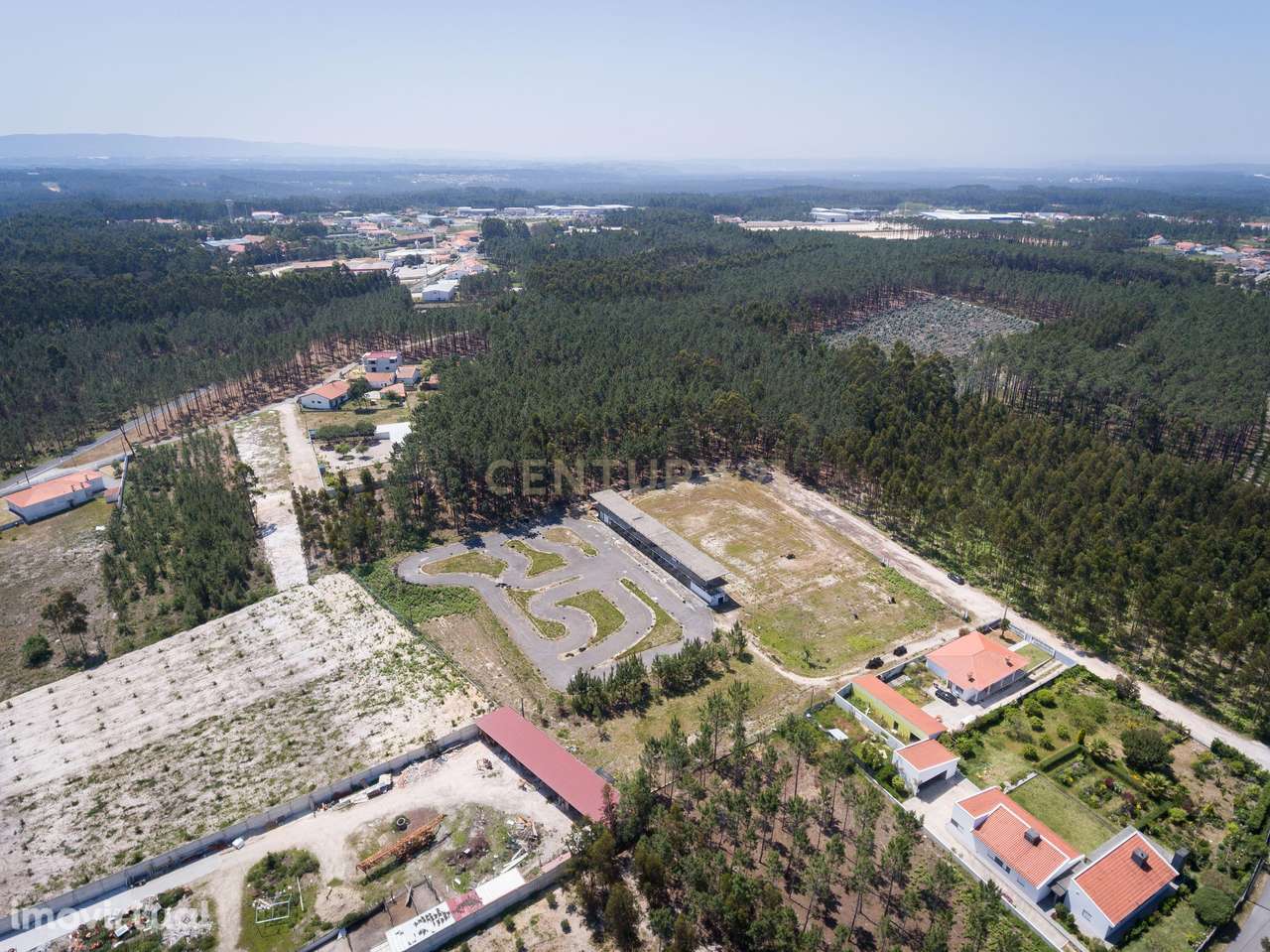 Terreno com 10.000 m2 - Grande imagem: 5/7