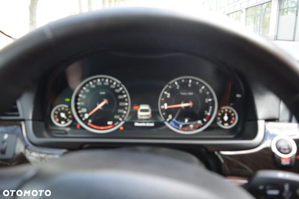 BMW Seria 5 528i xDrive Luxury Line - 15