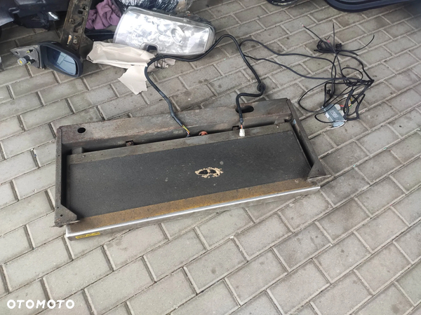 Podest stopień wysuwany elektrycznie instalacja Renaul Trafic Opel  Vivaro