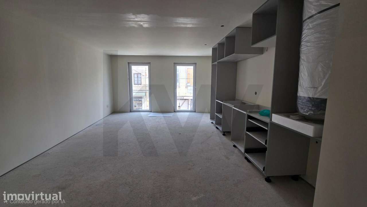 Apartamento T0 (Fraçao D) área bruta 52,4m2, área útil 34,75m2  – Rua - Grande imagem: 4/12
