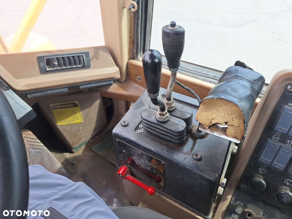 CAST 928 F 4X4 - 14