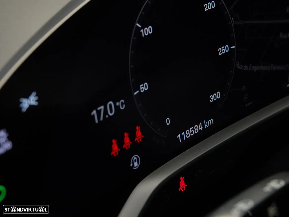 Porsche Taycan 4S - 34