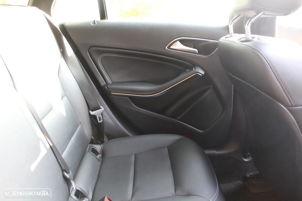 Mercedes-Benz CLA 200 d 4Matic 7G-DCT - 31