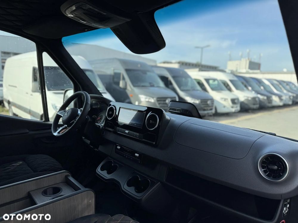 Mercedes-Benz Sprinter - 12
