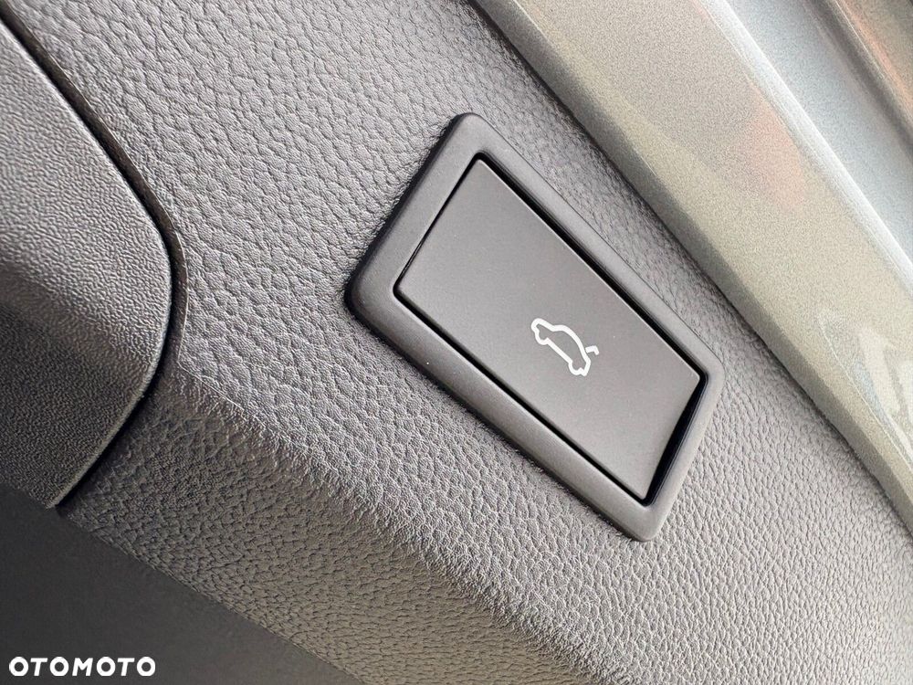 Volkswagen Passat Variant 2.0 TDI EVO Elegance DSG - 22