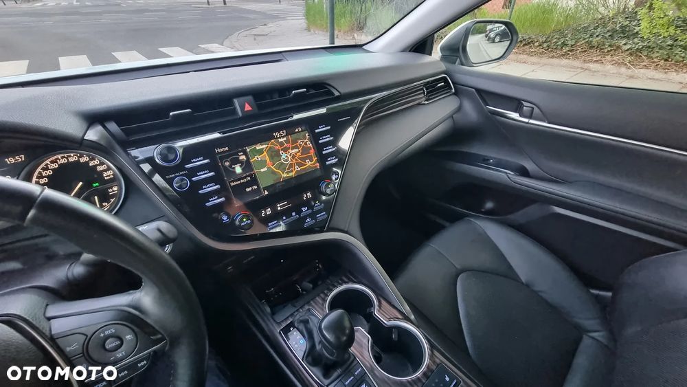 Toyota Camry 2.5 Hybrid Executive CVT - 22