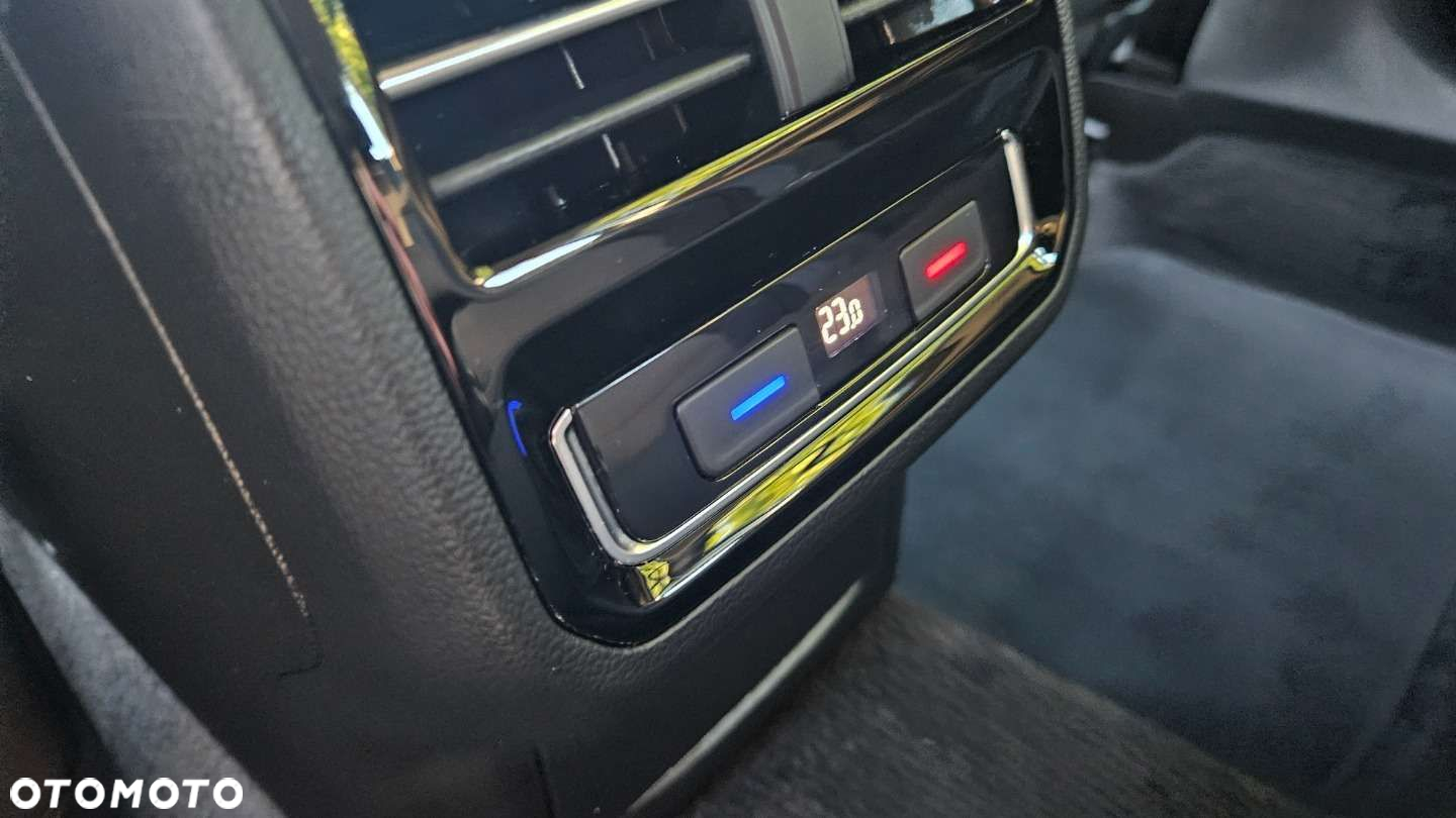 Volkswagen Passat Variant 2.0 TDI SCR Trendline - 21
