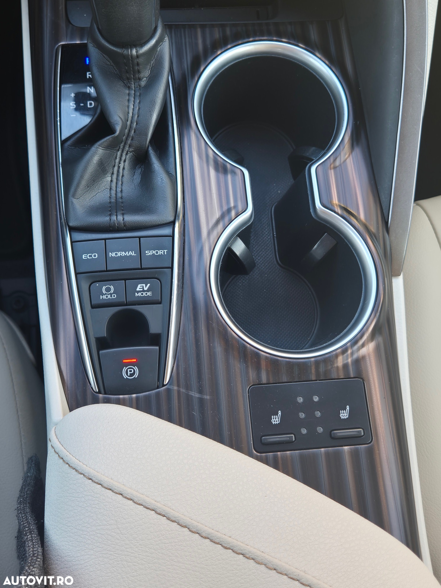 Toyota Camry 2.5 Hybrid Dynamic - 26