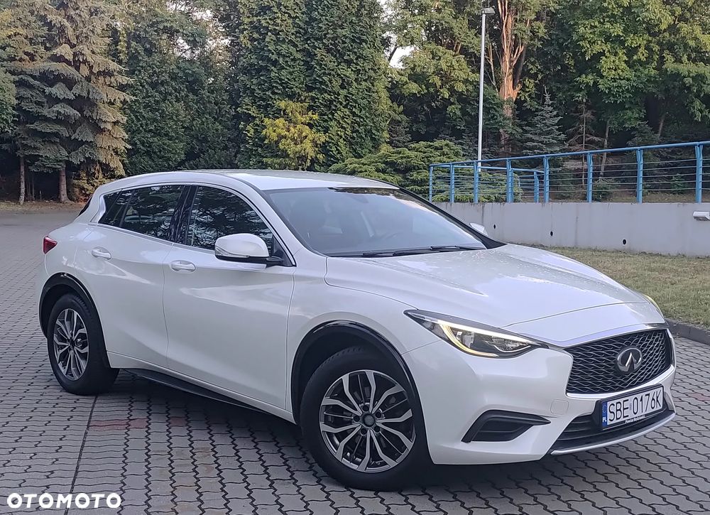 Infiniti Q30 1.6t - 1