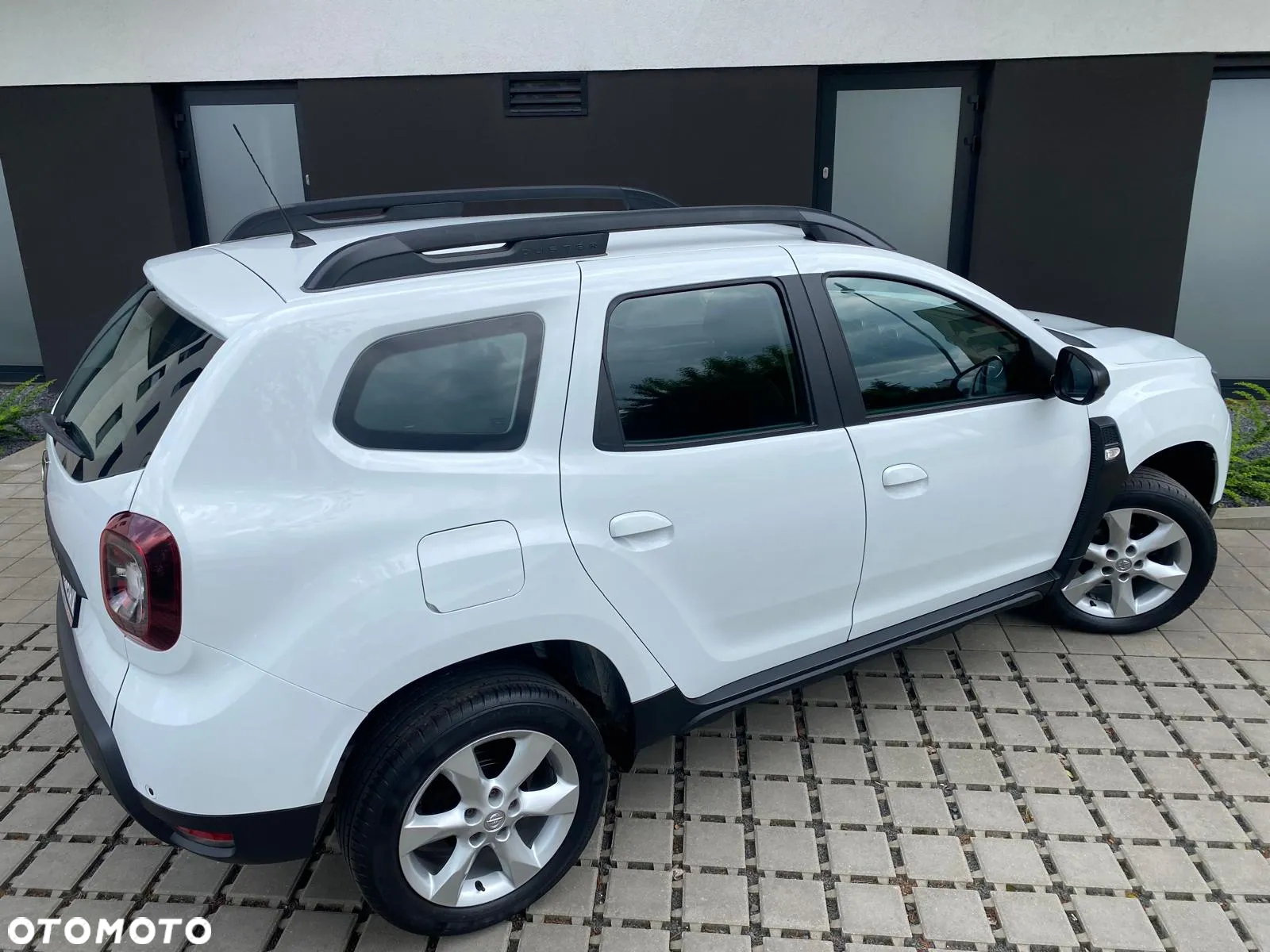 Dacia Duster 1.6 SCe Laureate S&S - 11