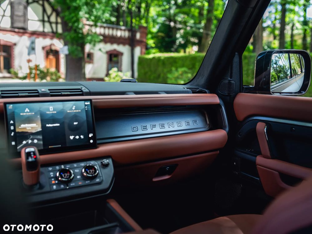Land Rover Defender 110 P635 OCTA - 12