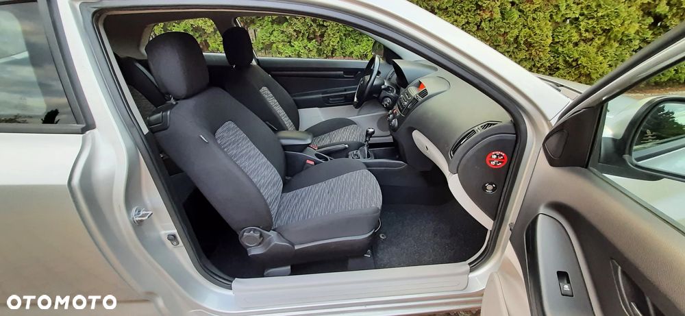 Kia Ceed - 16