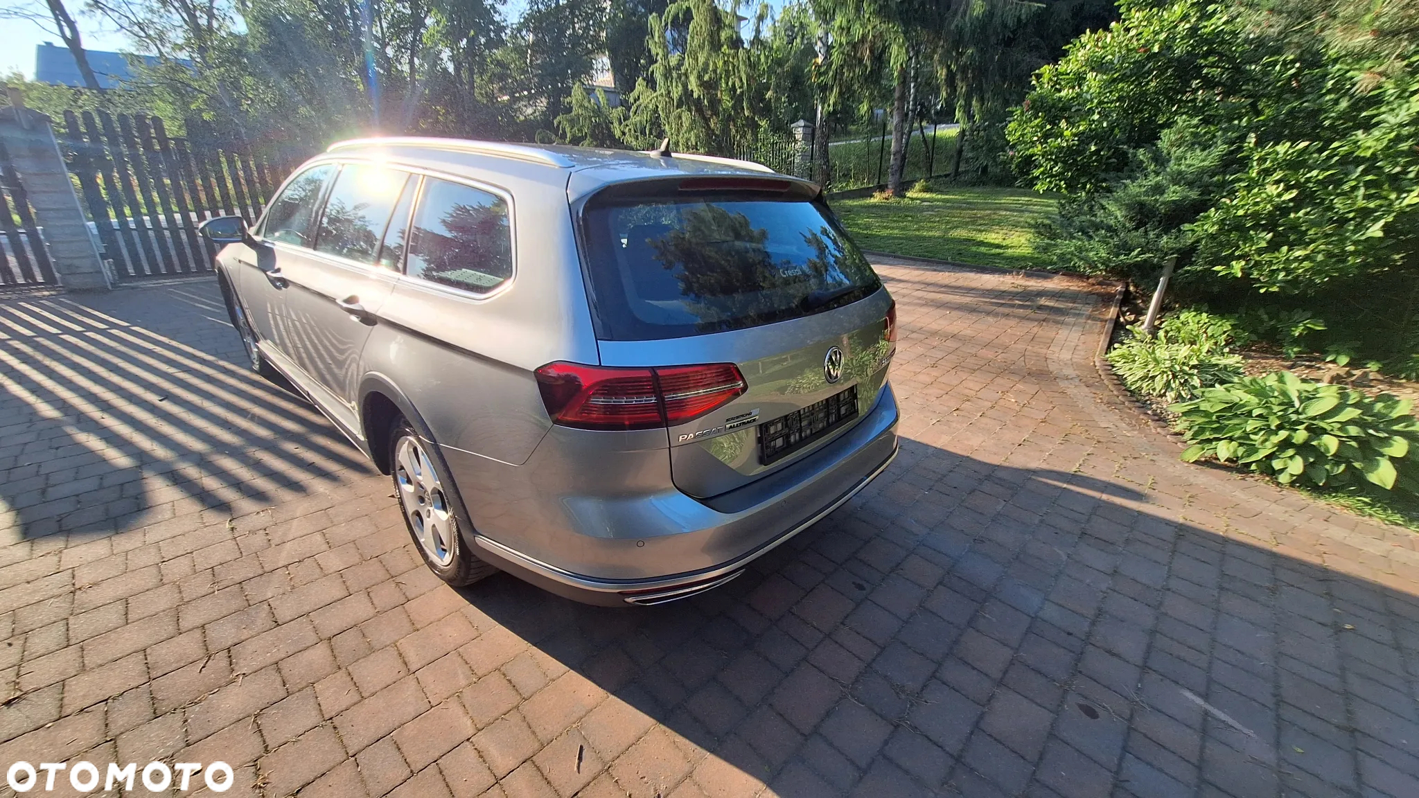 Volkswagen Passat Variant 2.0 TDI SCR DSG 4Motion Elegance - 10