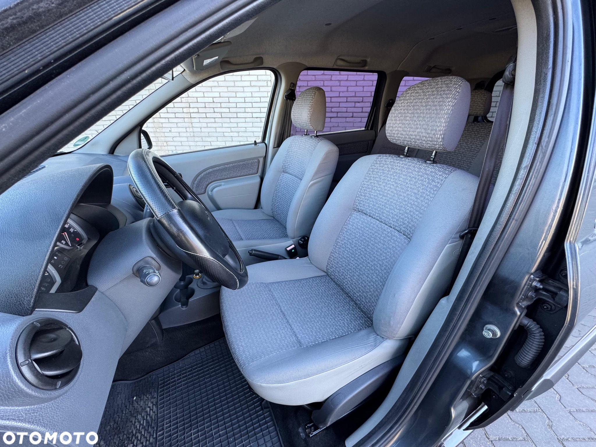 Dacia Logan - 12
