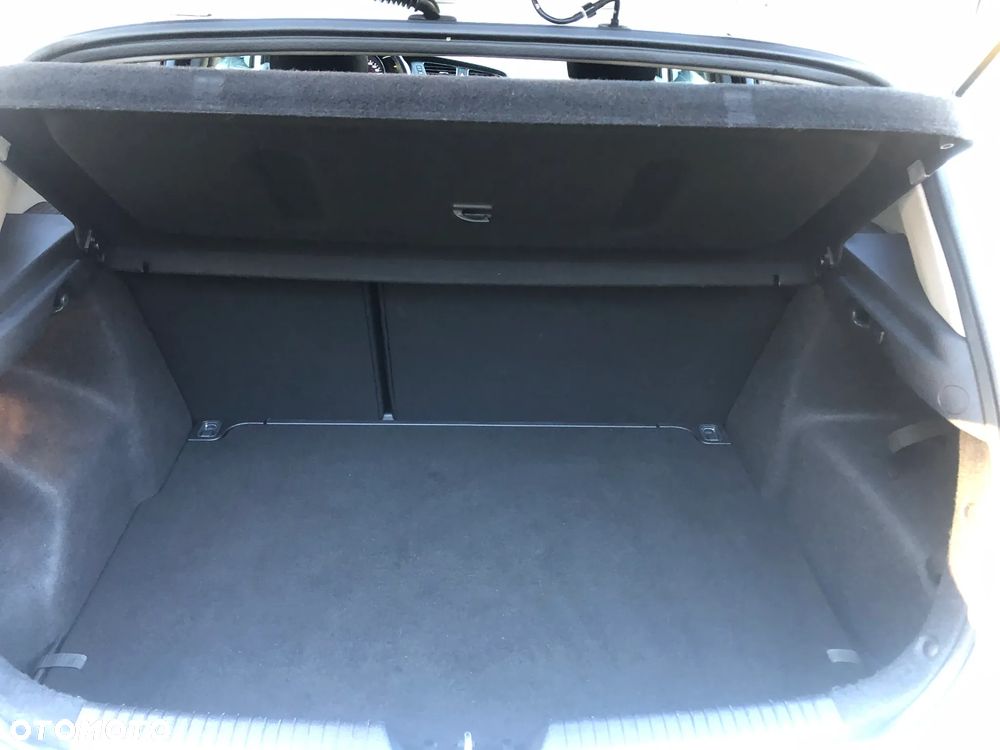 Kia Ceed 1.6 CRDi 128 Dream Team Edition - 35