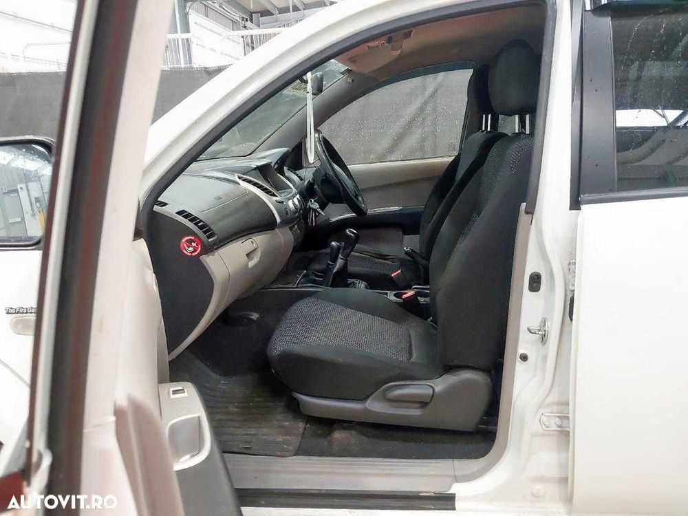 Dezmembrez Mitsubishi L200 2.5 Diesel 2013 - 6