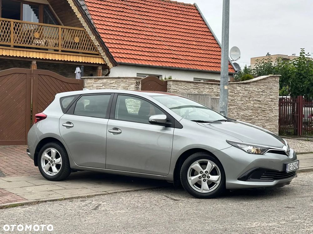 Toyota Auris - 1