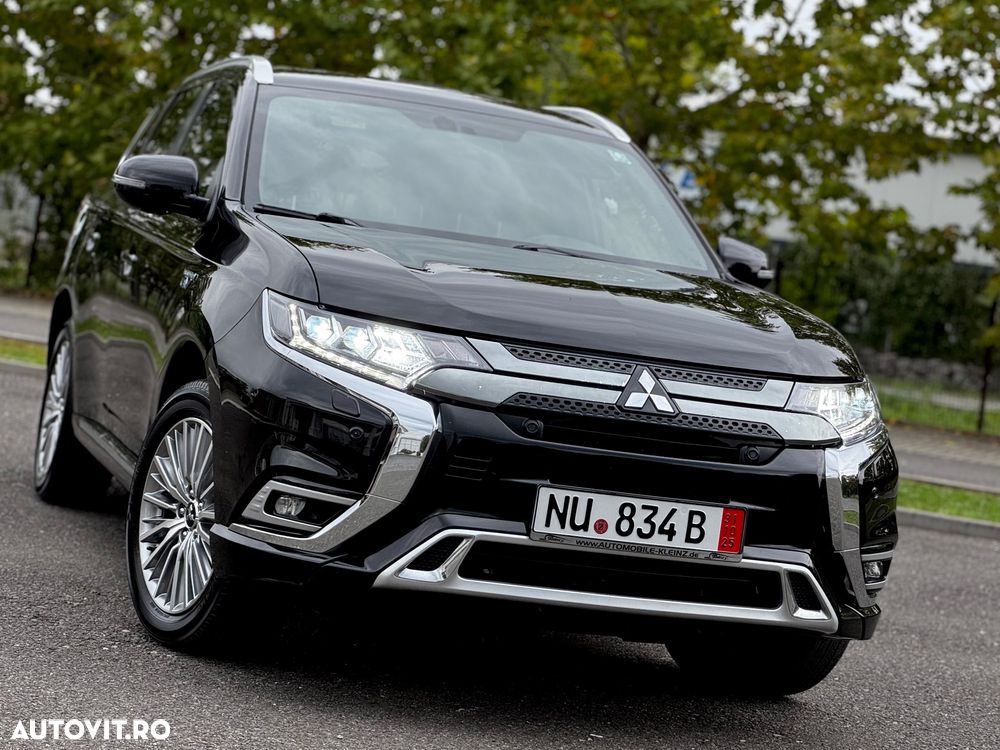 Mitsubishi Outlander 2.4 4WD Plug-In Hybrid Top - 24