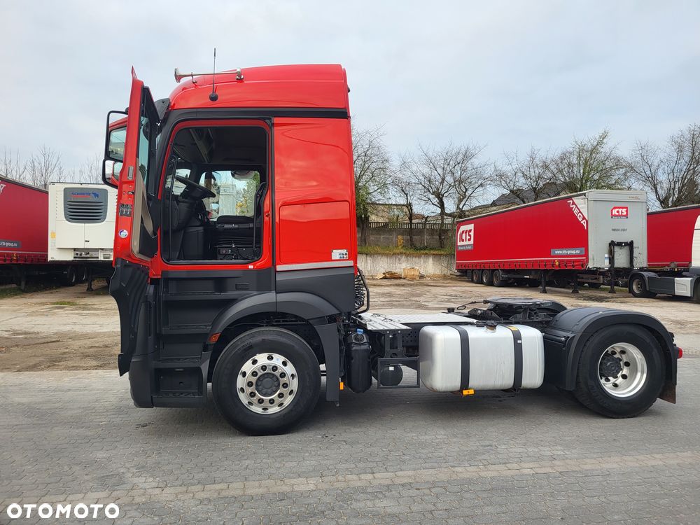 Mercedes-Benz 1851 - 10