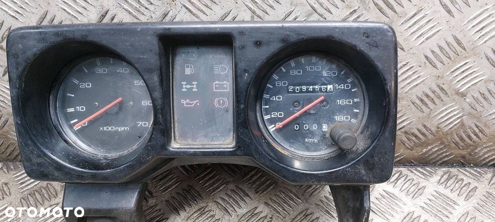 LICZNIK ZEGARY ISUZU TROOPER 2.5 B - 4