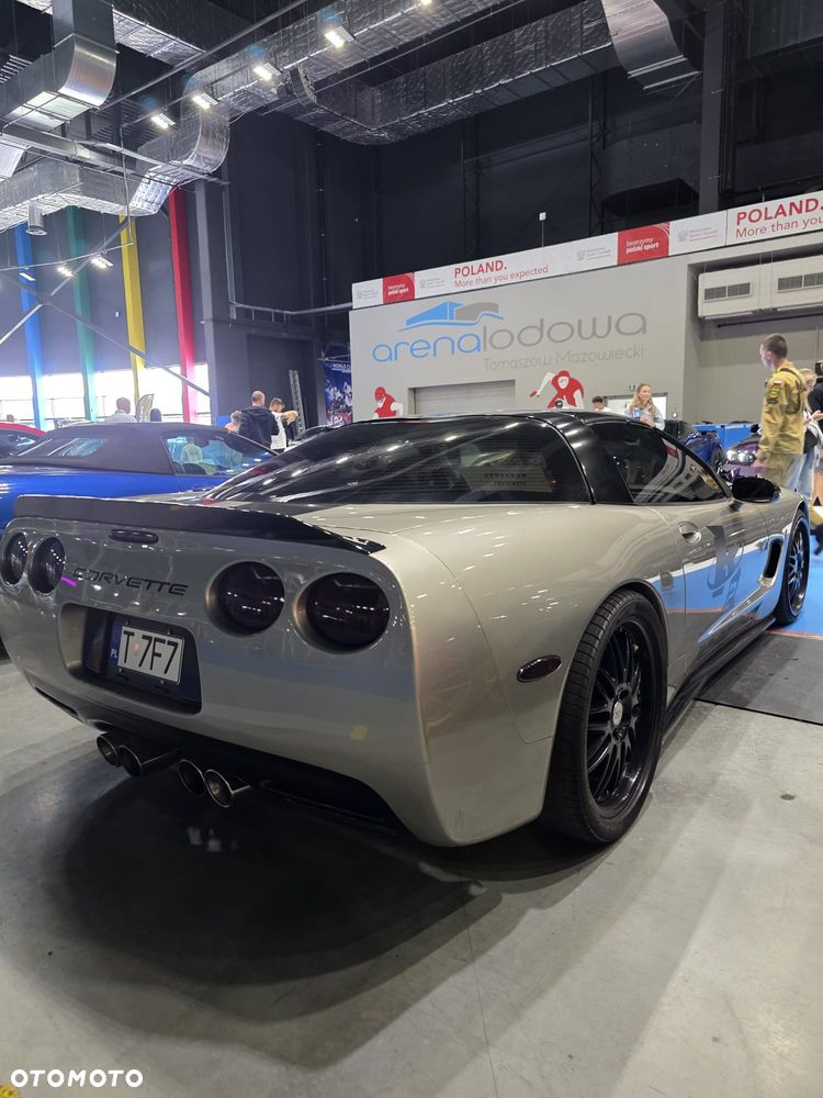Chevrolet Corvette - 17