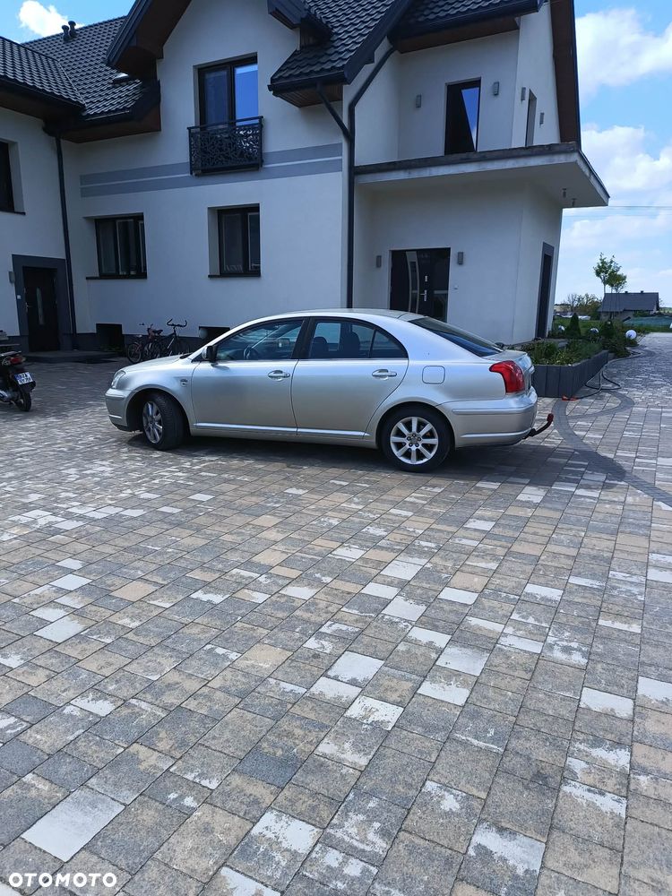 Toyota Avensis 2.0 D-4D Luna - 1