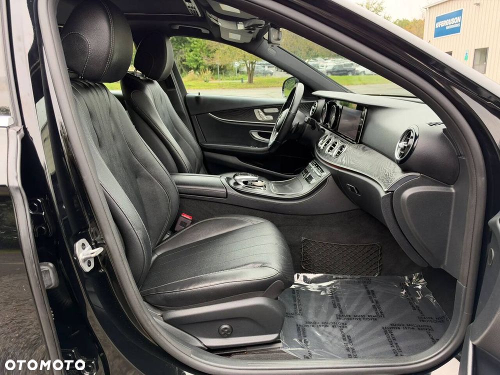 Mercedes-Benz Klasa E 300 9G-TRONIC - 37