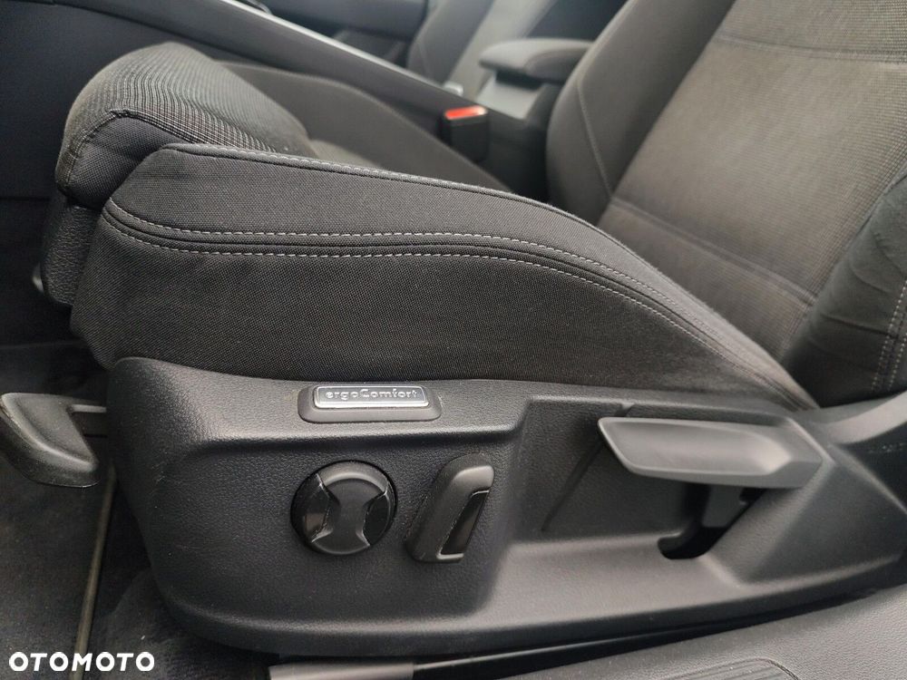 Volkswagen Passat - 12