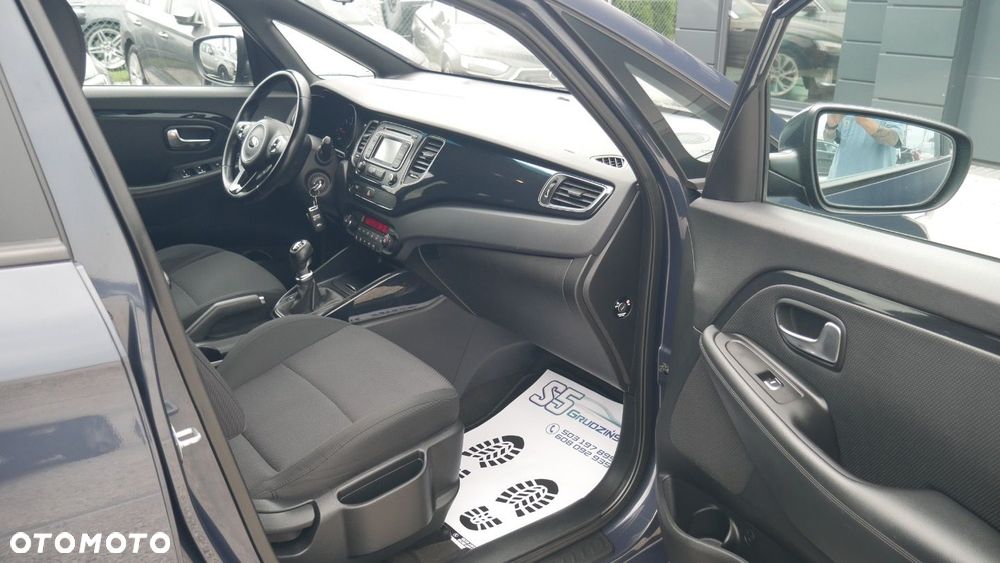 Kia Carens - 16
