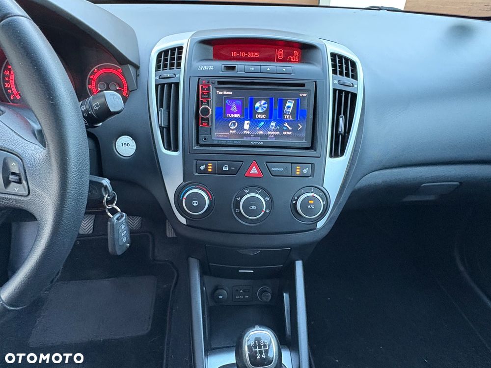 Kia Ceed 1.4 CVVT SW LX - 25