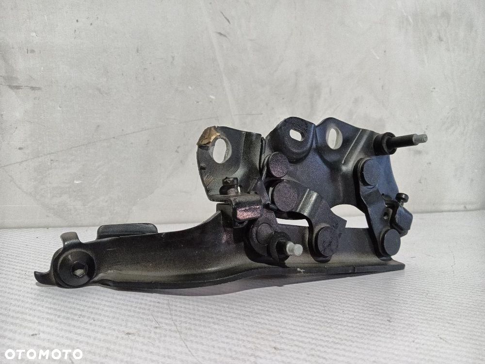 ZAWIAS MASKI PRAWY AUDI A3 8V 8V0823302 - 5