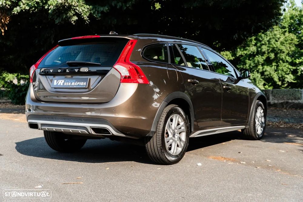 Volvo V60 Cross Country 2.0 D3 Momentum - 7
