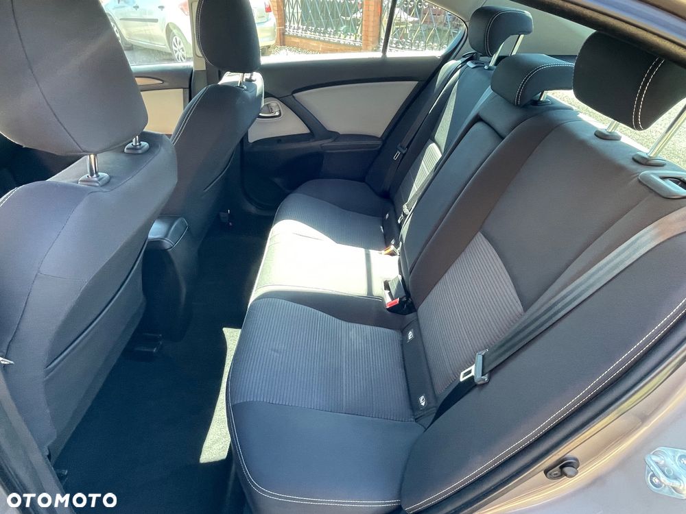 Toyota Avensis - 8