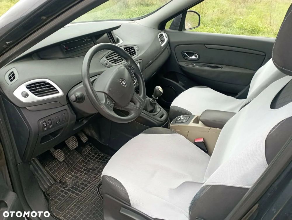 Renault Grand Scenic - 9